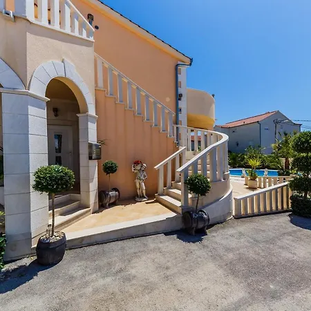 Vila Luxury Two Lions With Heated Pool Kaštela