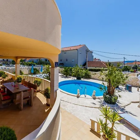 Luxury Two Lions With Heated Pool Vila Kaštela