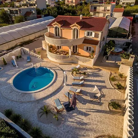 Vila Luxury Two Lions With Heated Pool Kaštela