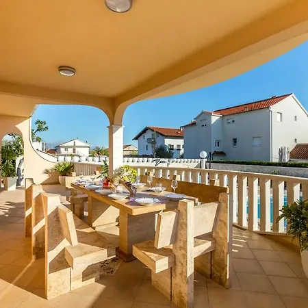 Luxury Two Lions With Heated Pool Vila