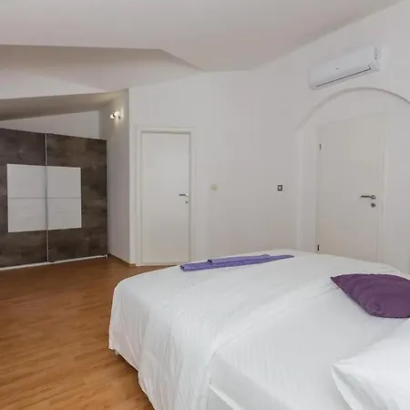 Luxury Two Lions With Heated Pool Kaštela