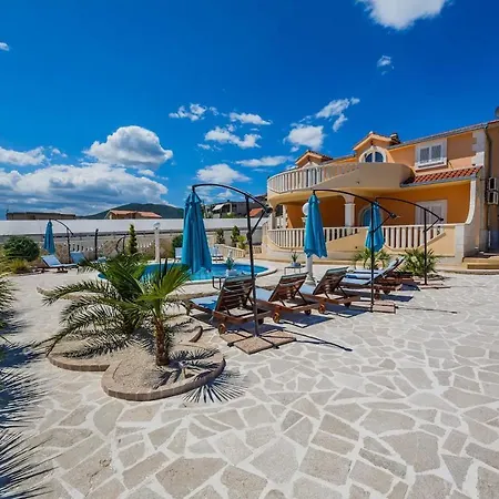 Vila Luxury Two Lions With Heated Pool Kaštela